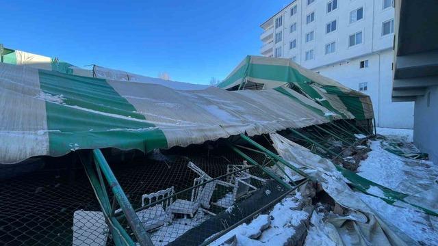 Iğdır’da düğün salonu olarak kullanılan halı saha çöktü