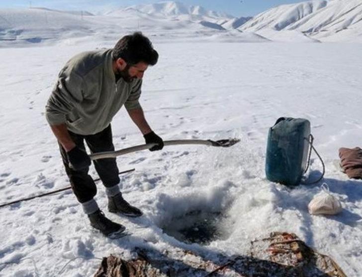 Donan gölde tehlikeli balık avı G4