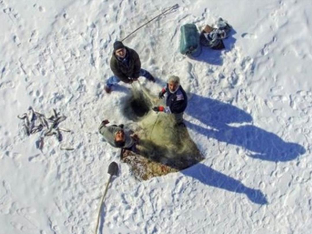 Donan g&ouml;lde tehlikeli balık avı