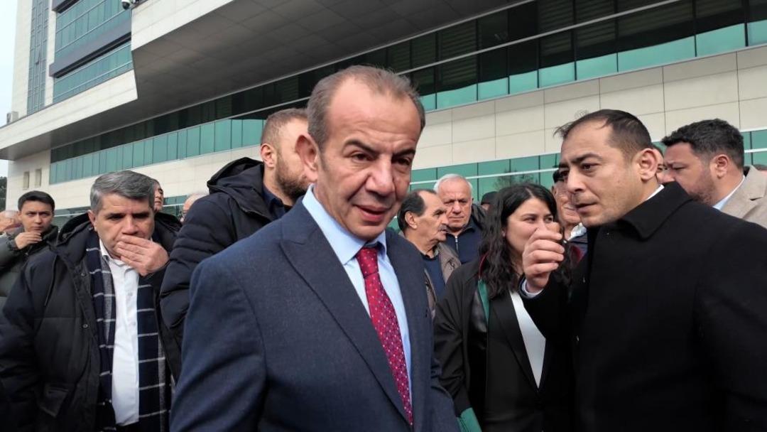 Tanju &Ouml;zcan ve CHP li başkanlar Cumhurbaşkanına hakaret davasından beraat etti 2