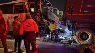 Sakarya TEM Otoyolu'nda feci kaza: 1 ölü, 19 yaralı