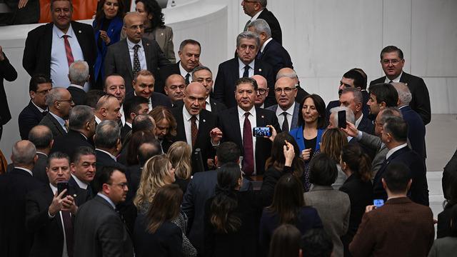 AK Partili vekilin yaptığı MHP'li Adan'ı &ccedil;ıldırttı: 'Bu kağıdı g&ouml;nderen ahlaksızdır'