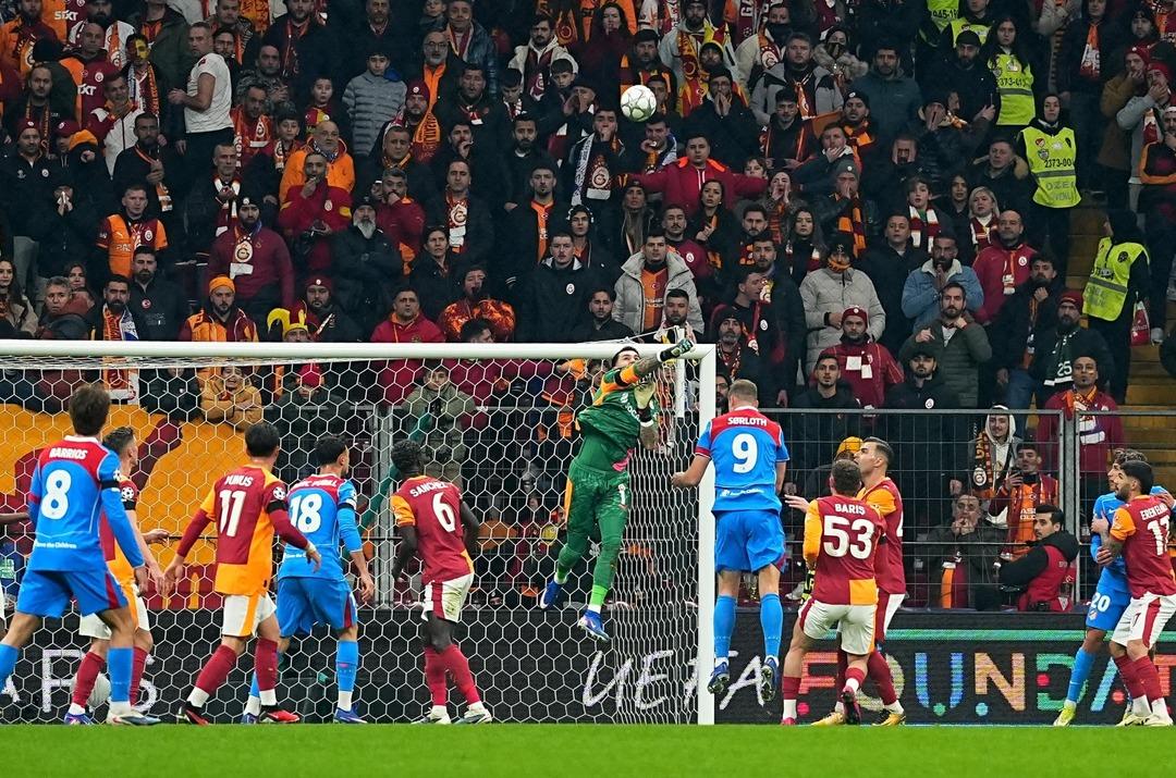Galatasaray a hayat veren Uğurcan &Ccedil;akır, Atletico Madrid ma&ccedil;ında kilit rol &uuml;stlendi! 1