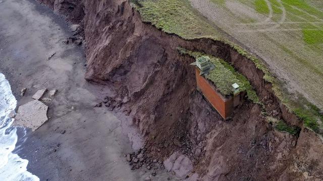 Soğuk savaş döneminde inşa edilmişti! Uçurumda asılı kaldı