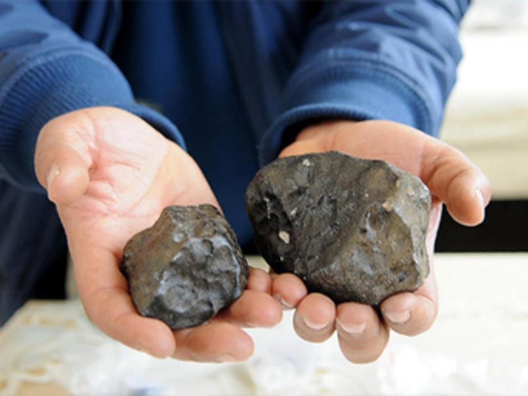 Taşı alan &lsquo;Para eder mi?&rsquo; diye &uuml;niversiteye koşuyor