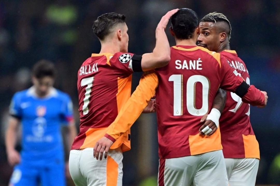 &Uuml;nl&uuml; yorumcular Galatasaray&rsquo;ı değerlendirdi! &Ouml;vg&uuml; ve eleştiriler yan yana! "Elinden ka&ccedil;ırdı!" 1