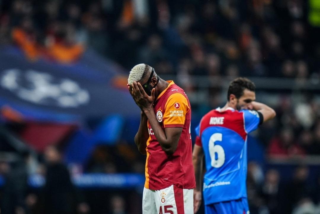 &Uuml;nl&uuml; yorumcular Galatasaray&rsquo;ı değerlendirdi! &Ouml;vg&uuml; ve eleştiriler yan yana! "Elinden ka&ccedil;ırdı!" 4