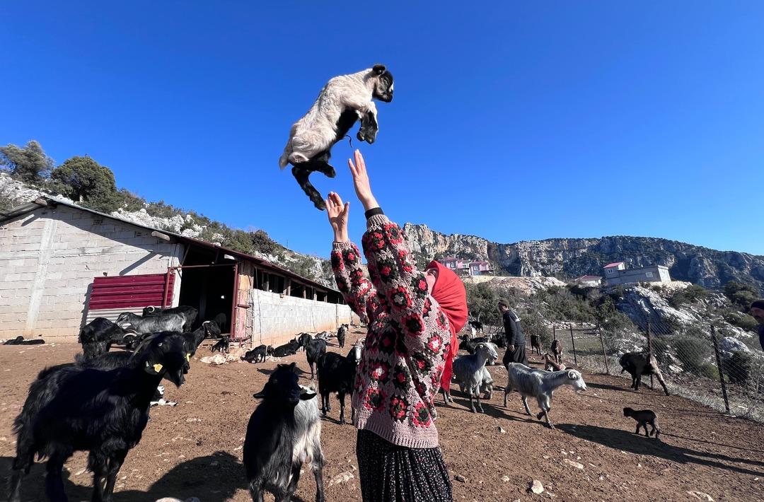 Yörük kızı bayrağı devralan çocuk oldu: Diplomasını aldı, köyüne döndü 1