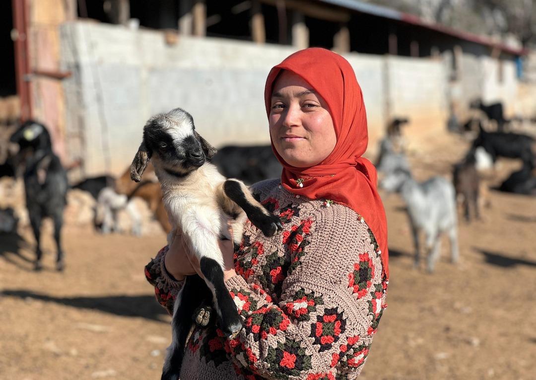 Yörük kızı bayrağı devralan çocuk oldu: Diplomasını aldı, köyüne döndü 4