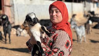 Yörük kızı 'bayrağı devralan çocuk' oldu: Diplomasını aldı, köyüne döndü