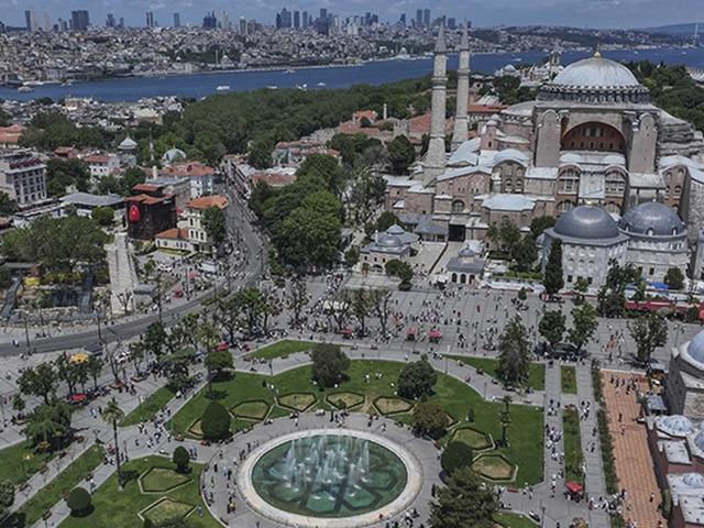 Yerli turistler ge&ccedil;en yılın &uuml;&ccedil;&uuml;nc&uuml; &ccedil;eyreğinde 276,1 milyar lira seyahat harcaması yaptı