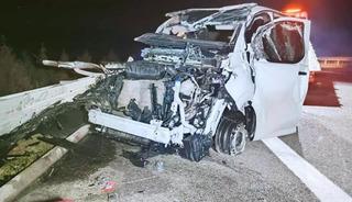 Altın y&uuml;kl&uuml; zırhlı ara&ccedil; takla attı! 11 kilo altın sırra kadem bastı