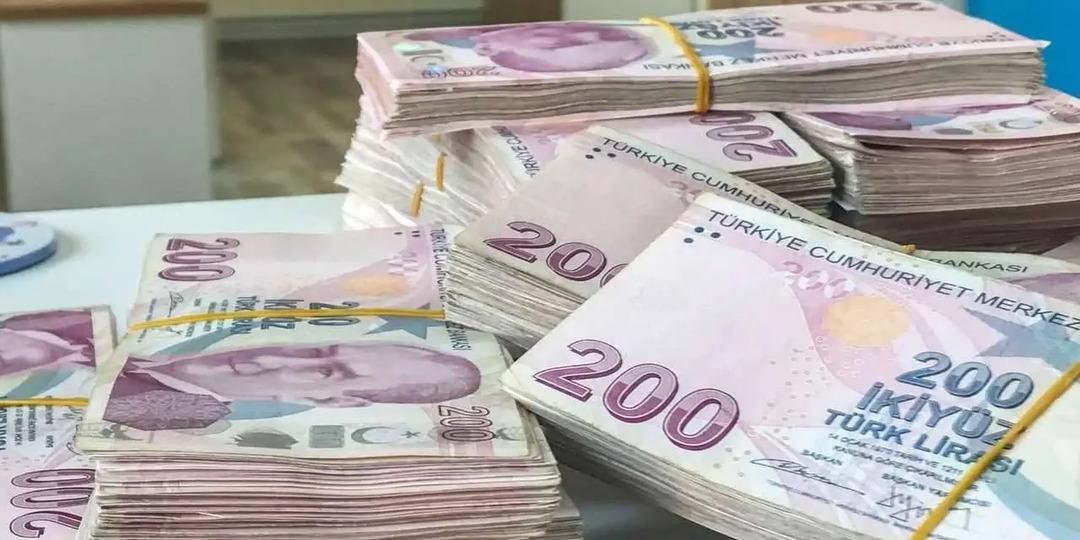 Emekliler dikkat! 60.000 TL i&ccedil;in kamu bankaları d&uuml;ğmeye bastı: İşte 2026 yeni kredi şartları... 1