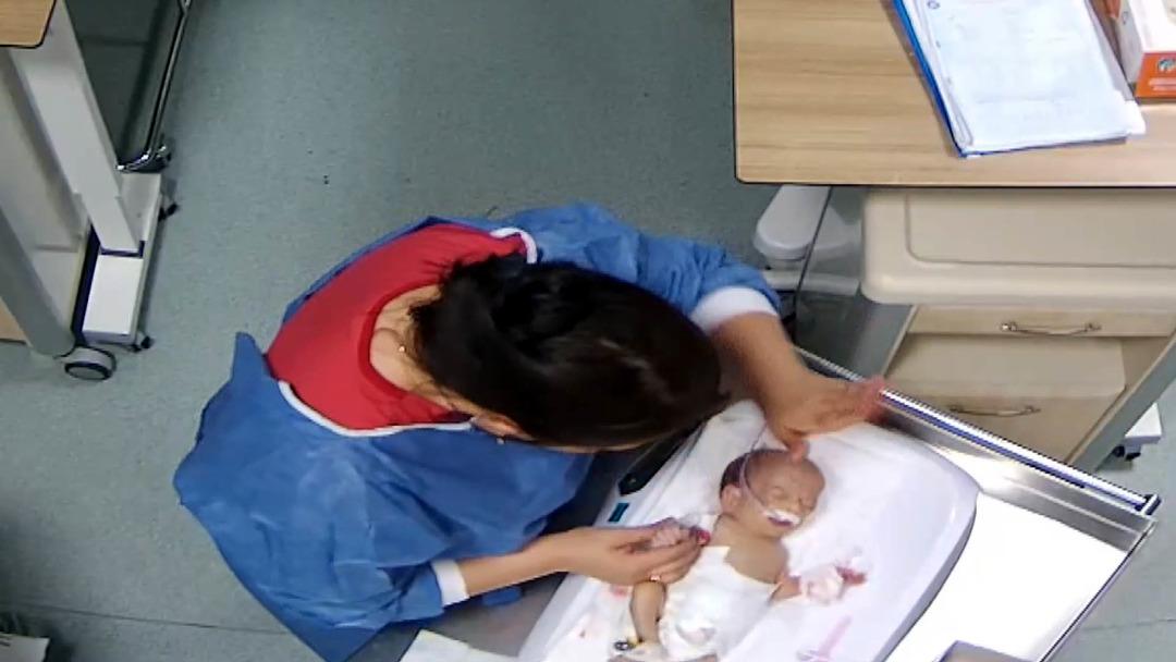 5 g&uuml;nl&uuml;k bebek uğradığı şiddet nedeniyle engelli kaldı! Kahreden g&ouml;r&uuml;nt&uuml;ler ortaya &ccedil;ıktı 2