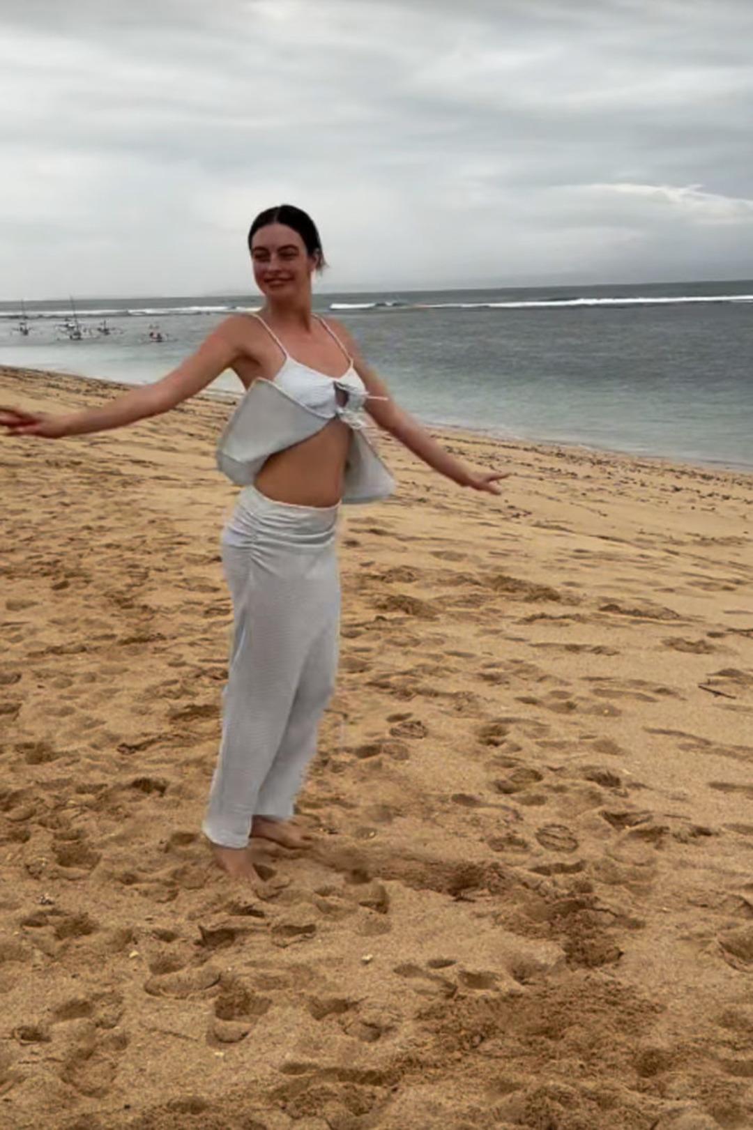 Melis Sezen Bali sahilinde döne döne dans etti! O anlar viral oldu 2