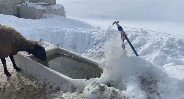 Ağrı&rsquo;da k&ouml;yler kışın tamamen kar altında kaldı 1