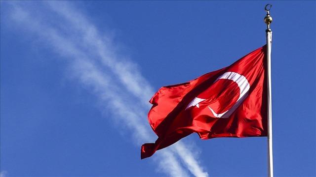 Türk bayrağına saldırı hakkında MSB'den açıklama: Failler tespit edildi, gereği yapılacak