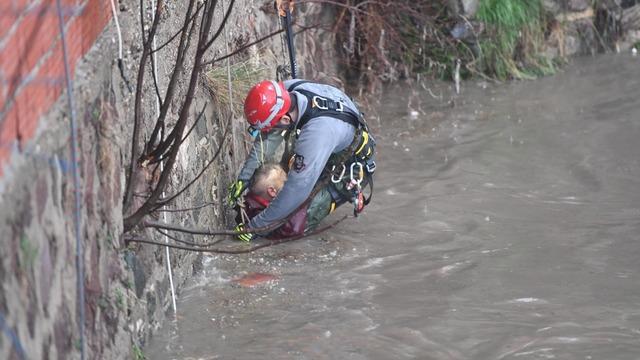 Dere yatağına inmişti: Su seviyesi birden yükseldi! Zamana karşı yarış