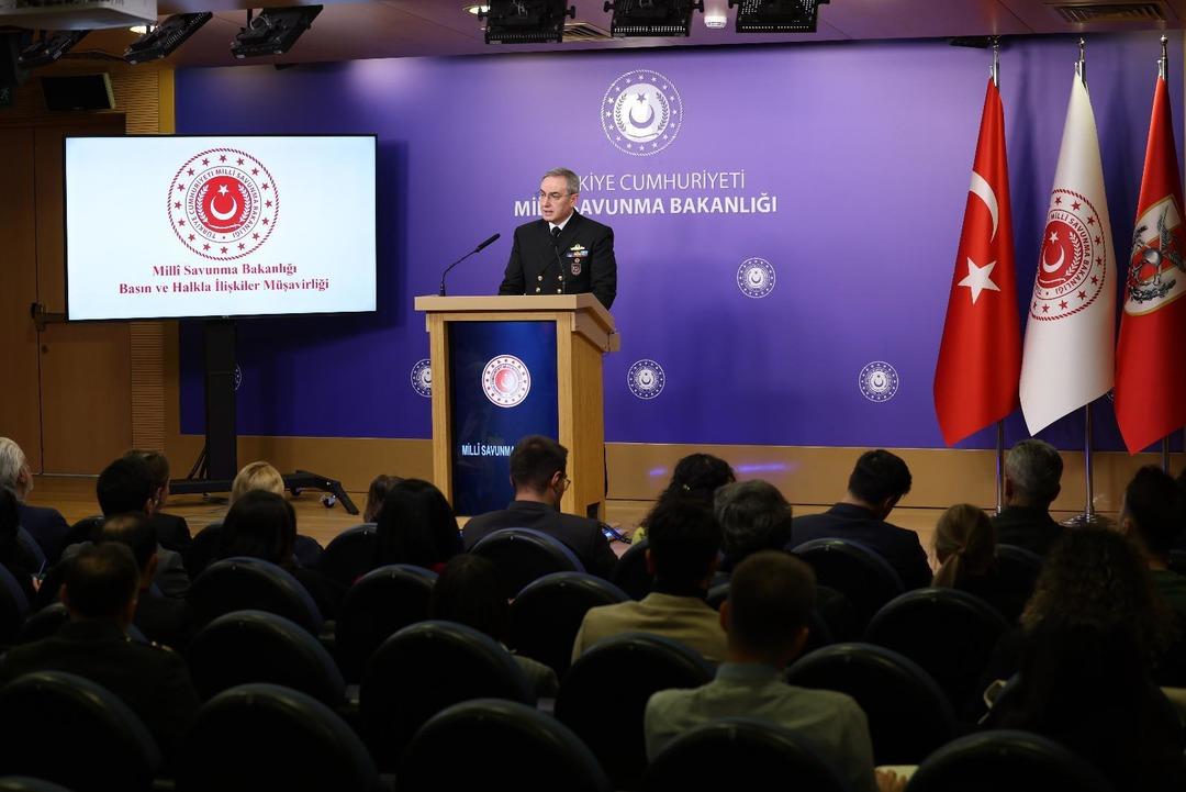 Türk bayrağına saldırı hakkında MSB den açıklama: "Failler tespit edildi, gereği yapılacak" 6