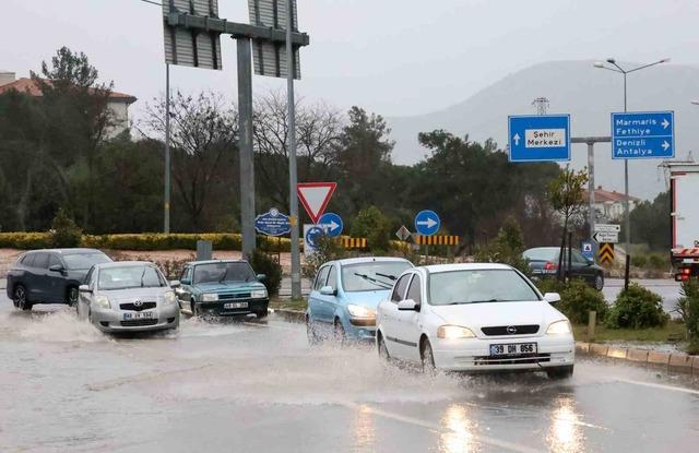 Muğla’da sağanak yağış etkili oluyor 1