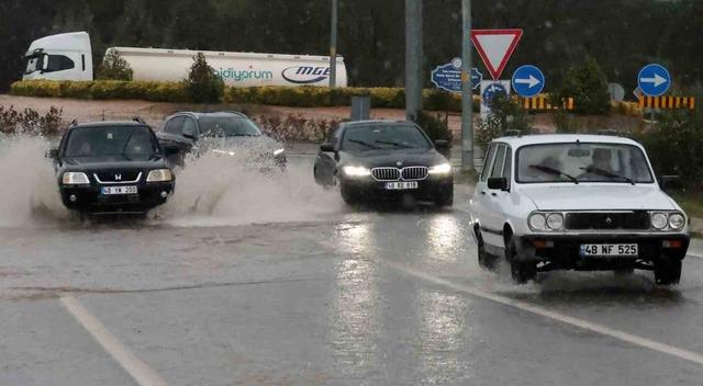 Muğla’da sağanak yağış etkili oluyor 2