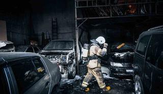 Buca&rsquo;da depo yangını kısa s&uuml;rede s&ouml;nd&uuml;r&uuml;ld&uuml;