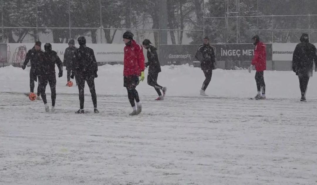 Burak Yılmaz: "Galatasaray ma&ccedil;ının g&uuml;zelliği ve &ouml;z g&uuml;veni bizim i&ccedil;in &ouml;nemli" 2