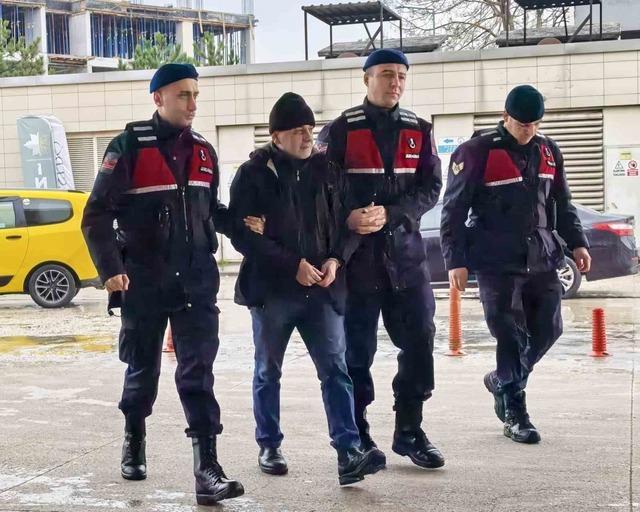 Bursa&rsquo;da 13 yıl hapis cezasıyla aranan ş&uuml;pheli yakalandı 1