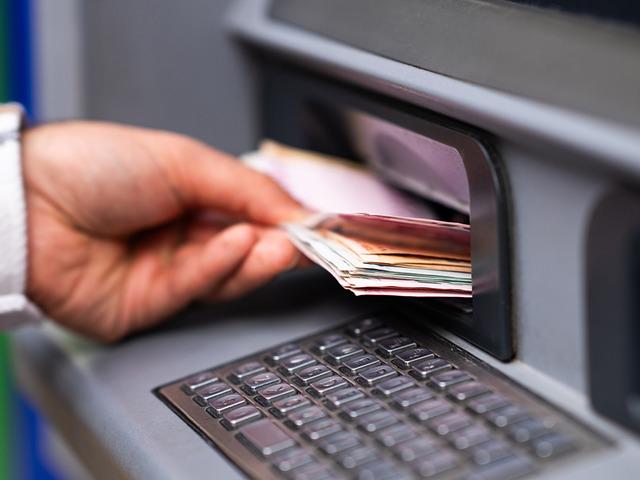 Banka yaşlı kadına dul aylığını vermedi! Sebebi şoke etti