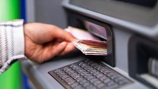 Banka yaşlı kadına dul aylığını vermedi! Sebebi şoke etti