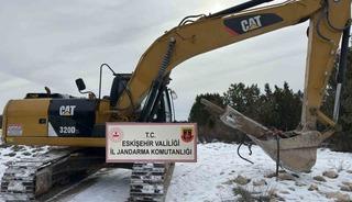 Ka&ccedil;ak kazı yapan 8 ş&uuml;pheli su&ccedil;&uuml;st&uuml; yakalandı