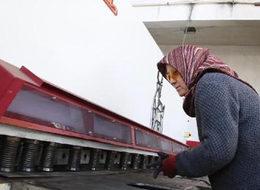 Eşine yardım etmek amacıyla başladığı işte ustalaştı