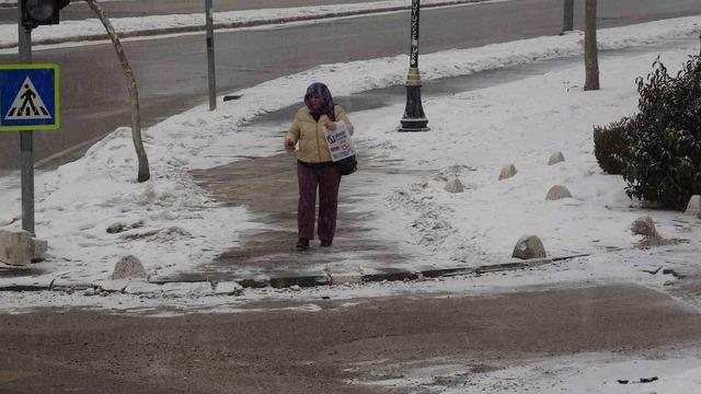 Malatya&rsquo;da kar ve sis etkili oluyor 4