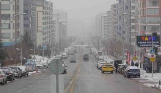 Malatya&rsquo;da kar ve sis etkili oluyor