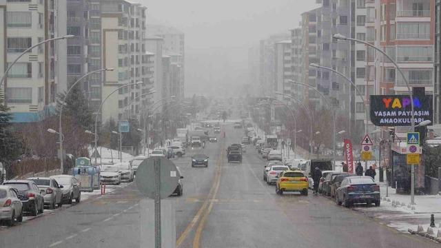 Malatya’da kar ve sis etkili oluyor