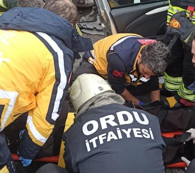 Ordu&rsquo;da otomobiller &ccedil;arpıştı: 3&rsquo;&uuml; ağır 5 yaralı 4