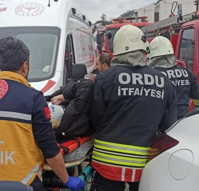 Ordu&rsquo;da otomobiller &ccedil;arpıştı: 3&rsquo;&uuml; ağır 5 yaralı 3