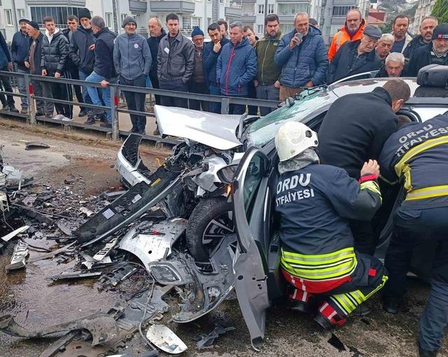 Ordu&rsquo;da otomobiller &ccedil;arpıştı: 3&rsquo;&uuml; ağır 5 yaralı 2