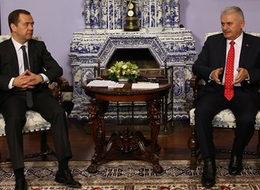 Başbakan Yıldırım, Rus mevkidaşı Medvedev'le görüştü