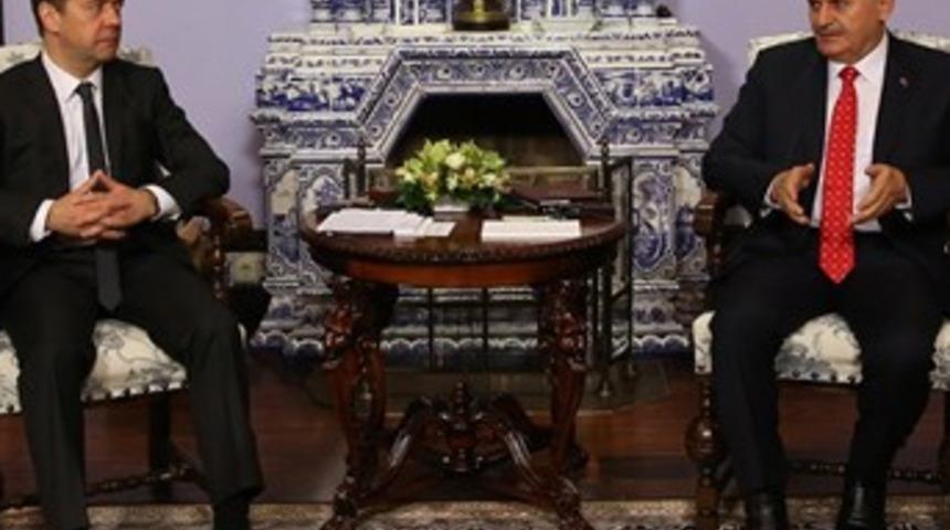 Başbakan Yıldırım, Rus mevkidaşı Medvedev'le görüştü