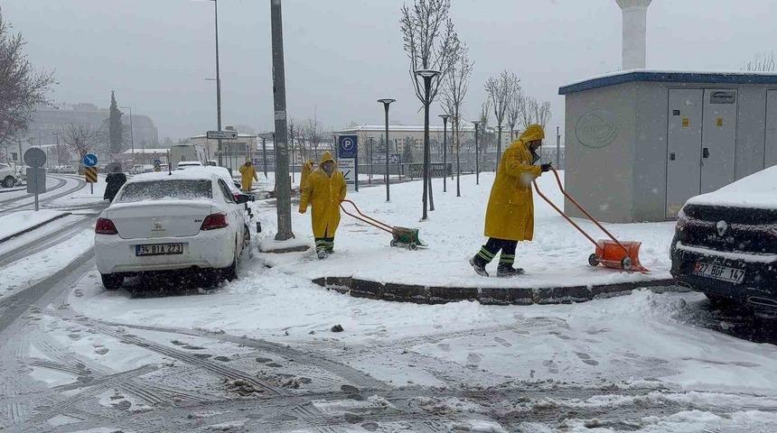 Gaziantep&rsquo;te yoğun kar yağışı etkili oluyor