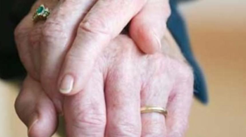 Evlilikte 25 yılını tamamlayan kadınlar emekli olabilecek