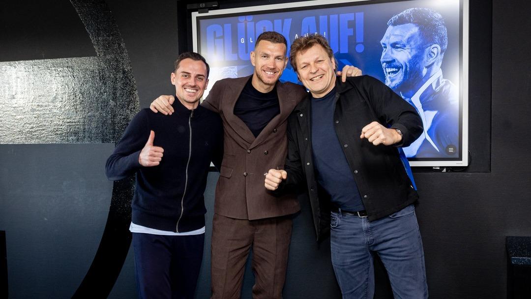 Edin Dzeko 19 sene &ouml;nce yıldızının parladığı &uuml;lkeye geri d&ouml;nd&uuml;! Yaşı kurt Schalke de 2