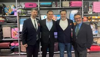 Beyazıt &Ouml;zt&uuml;rk'&uuml;n 'Havalimanında Unutulan Eşyalar' sergisi a&ccedil;ıldı