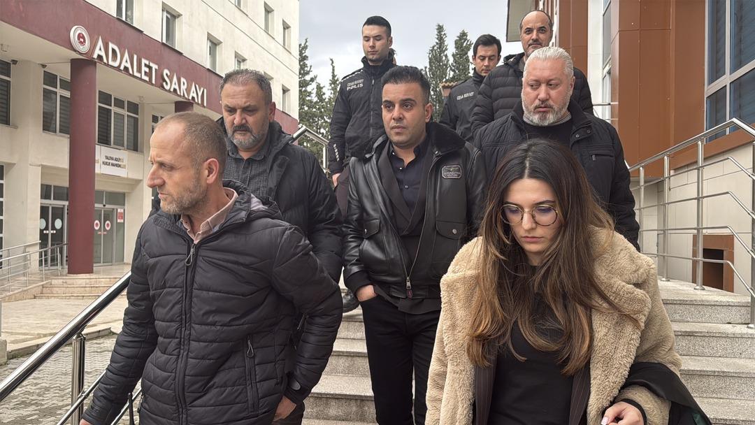 SARKICI-GULLUNUN-KIZI-TUGYANIN-ESKI-SE_1129295_335294