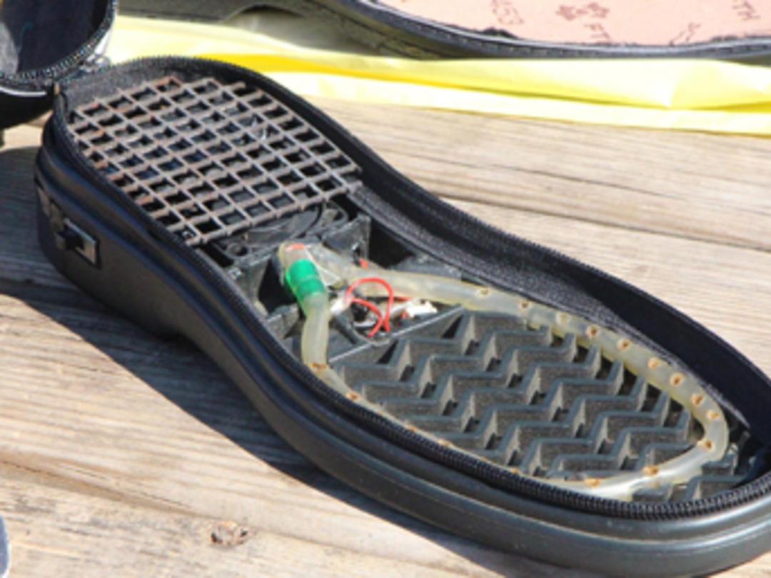 Şanlıurfalı vatandaş sinyal kesici ayakkabı tasarladı