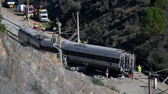 İspanya hükümeti, 45 kişinin hayatını kaybettiği tren kazası için 20 milyon euro tazminat ödeyecek