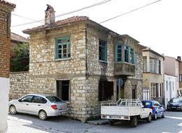 Ege'nin eski taş evleri altın değerinde