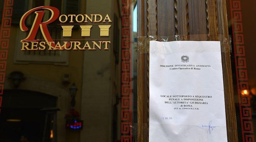 İtalya'da en az 5 bin restoranı mafya işletiyor