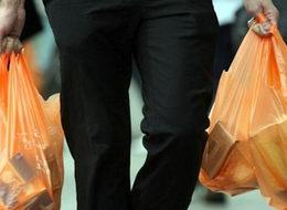 Alışveriş poşetlerindeki gerçeği yansıtmayan yazılara inceleme